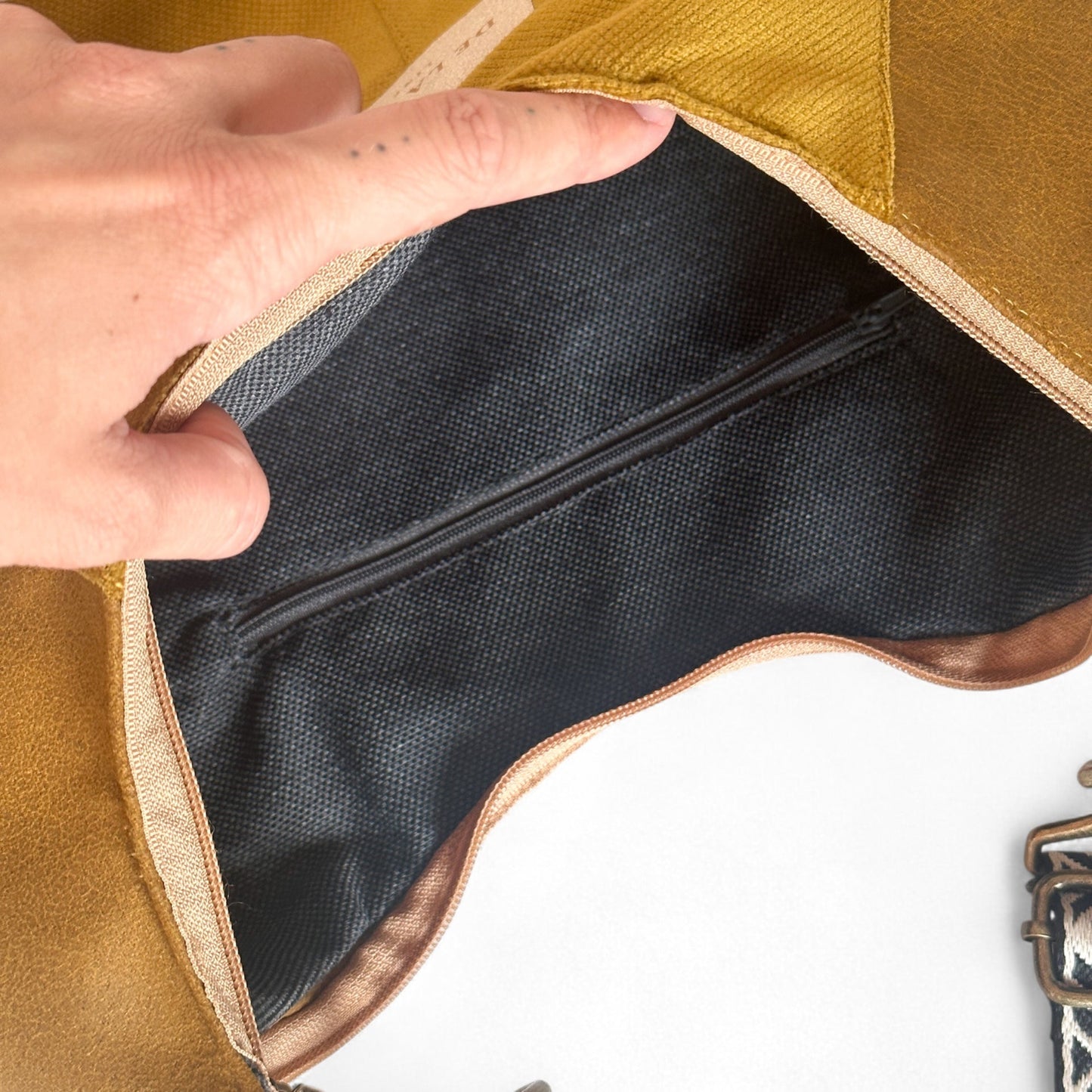Schultertasche Medium Limited Edition OLIVE