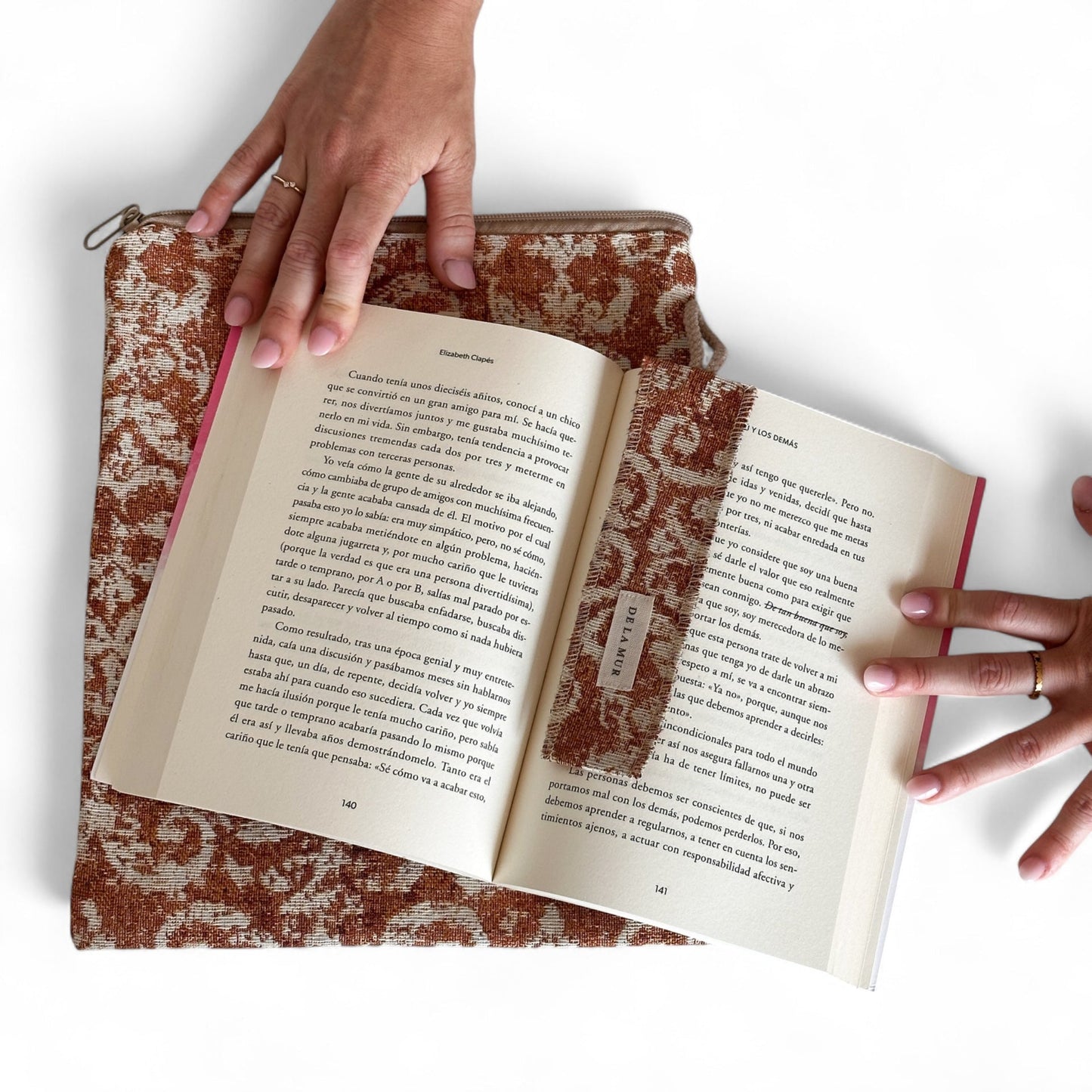 Boekcover met Boekenlegger MOSTI