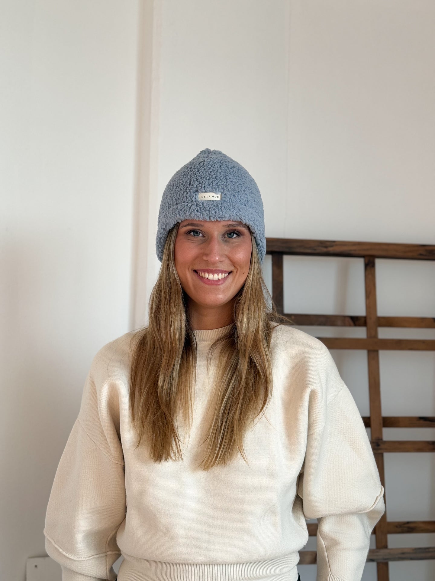 Muts, wintermuts De La Mur Line, bijpassende Teddy Sjaals, lichtblauw