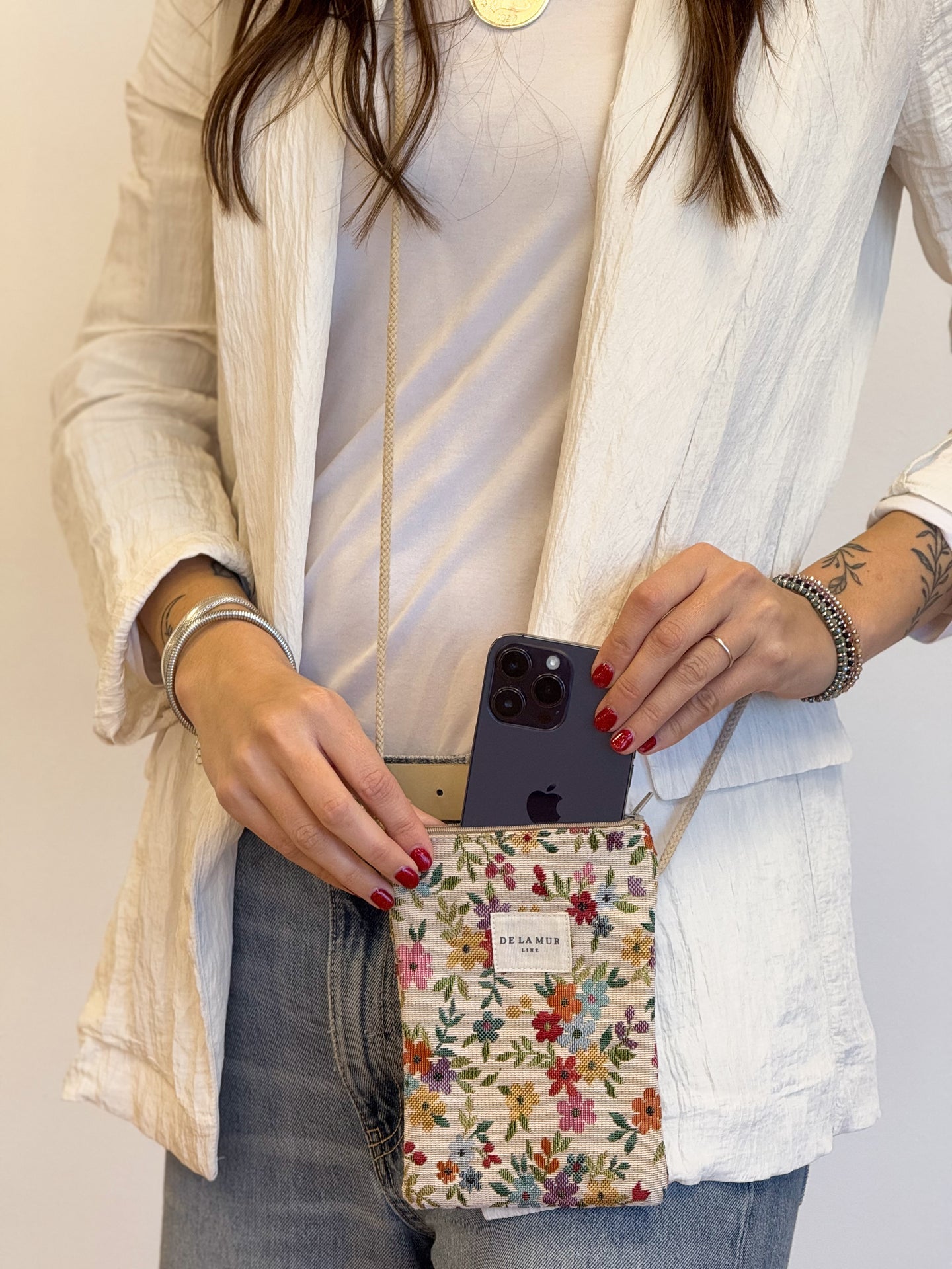 Kleine BLUM-Telefonhülle