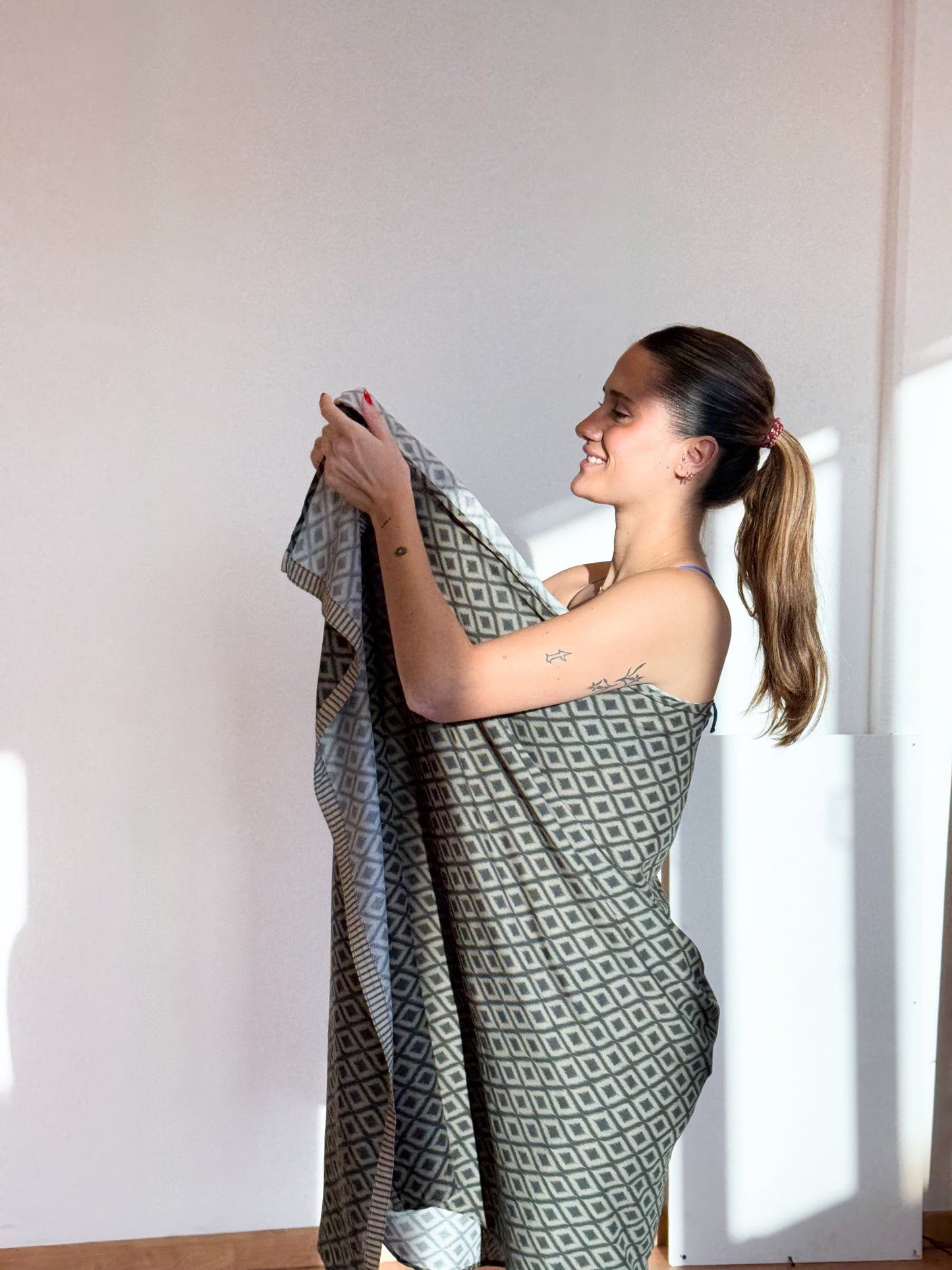 Strand pareo, kaftan De La Mur Line LIME. groene print