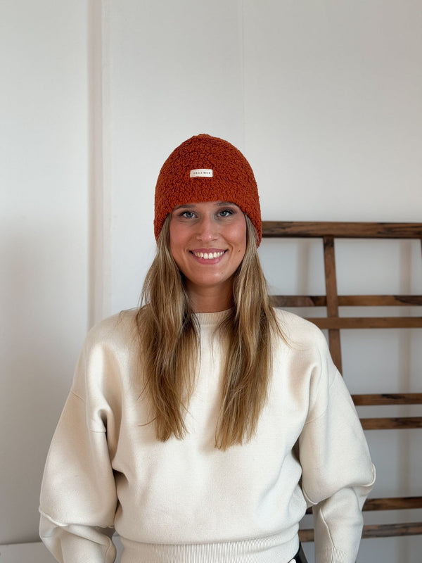 Muts, wintermuts De La Mur Line, bijpassende Teddy Sjaals, terracotta